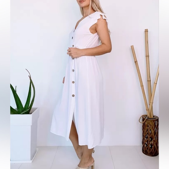 White midi dress with buttons and ruffle sleeves Size 2 - Picture 2 of 8